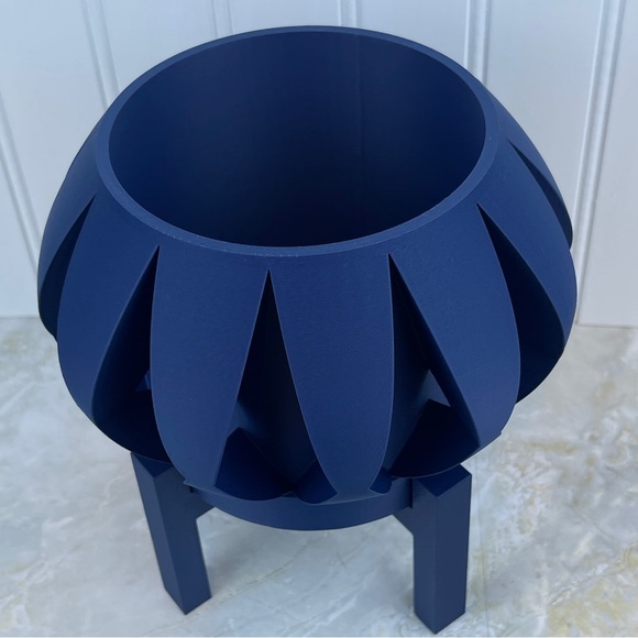 The Moki Indoor Flower Pot with Drainage Holes and Saucer, 3D Printed Planter - Picture 3 of 8